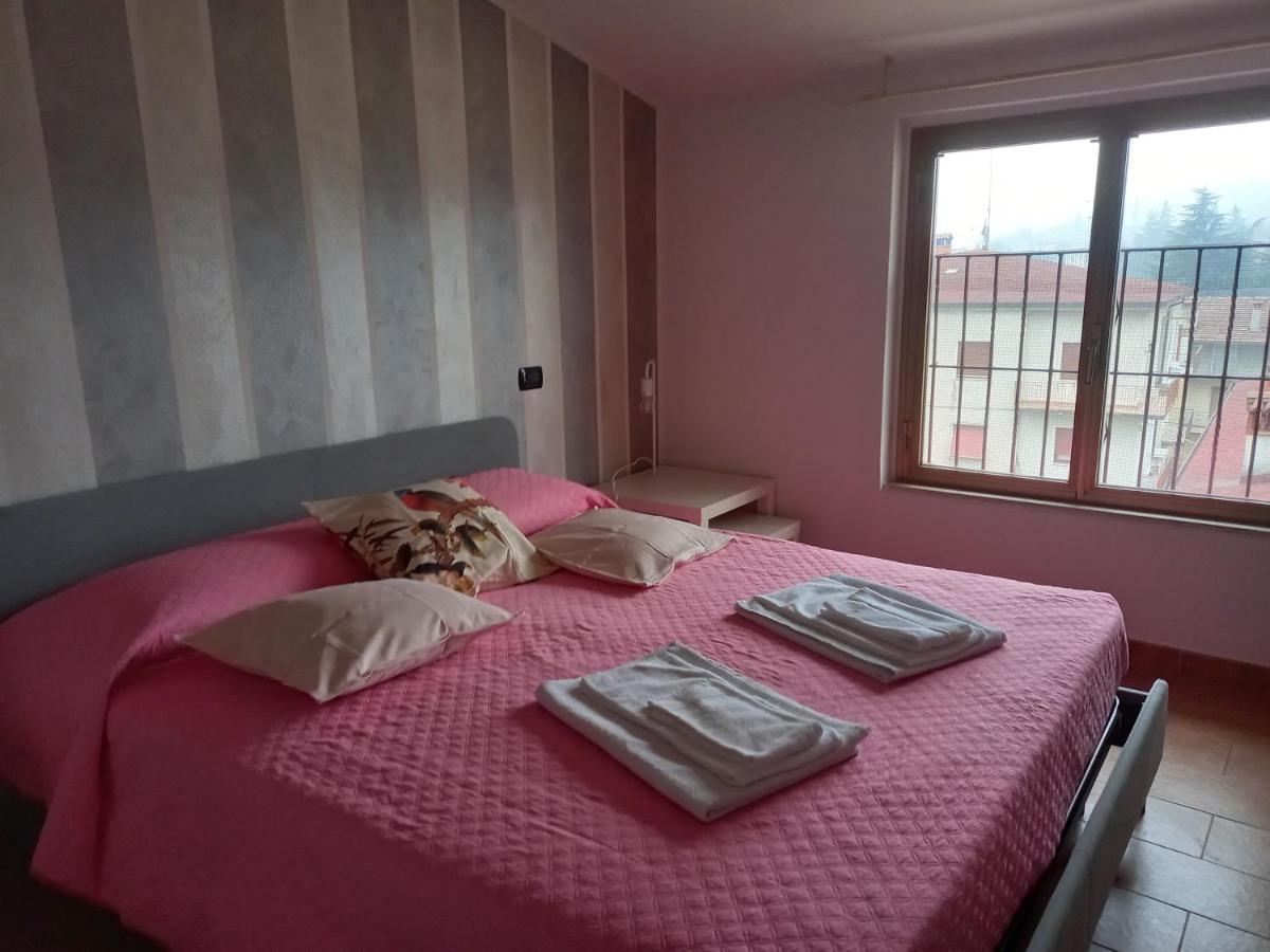 Dino Il Mansardino Apartment Ome Екстериор снимка